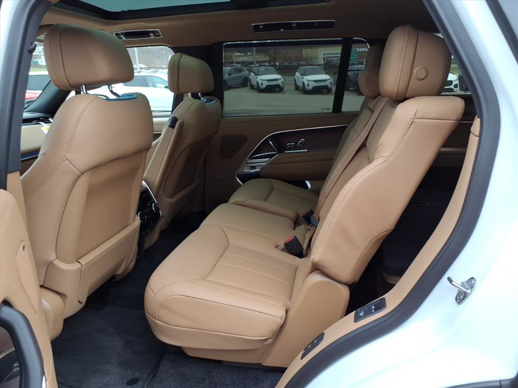 New 2025 Land Rover Range Rover Long Wheelbase SE image 11