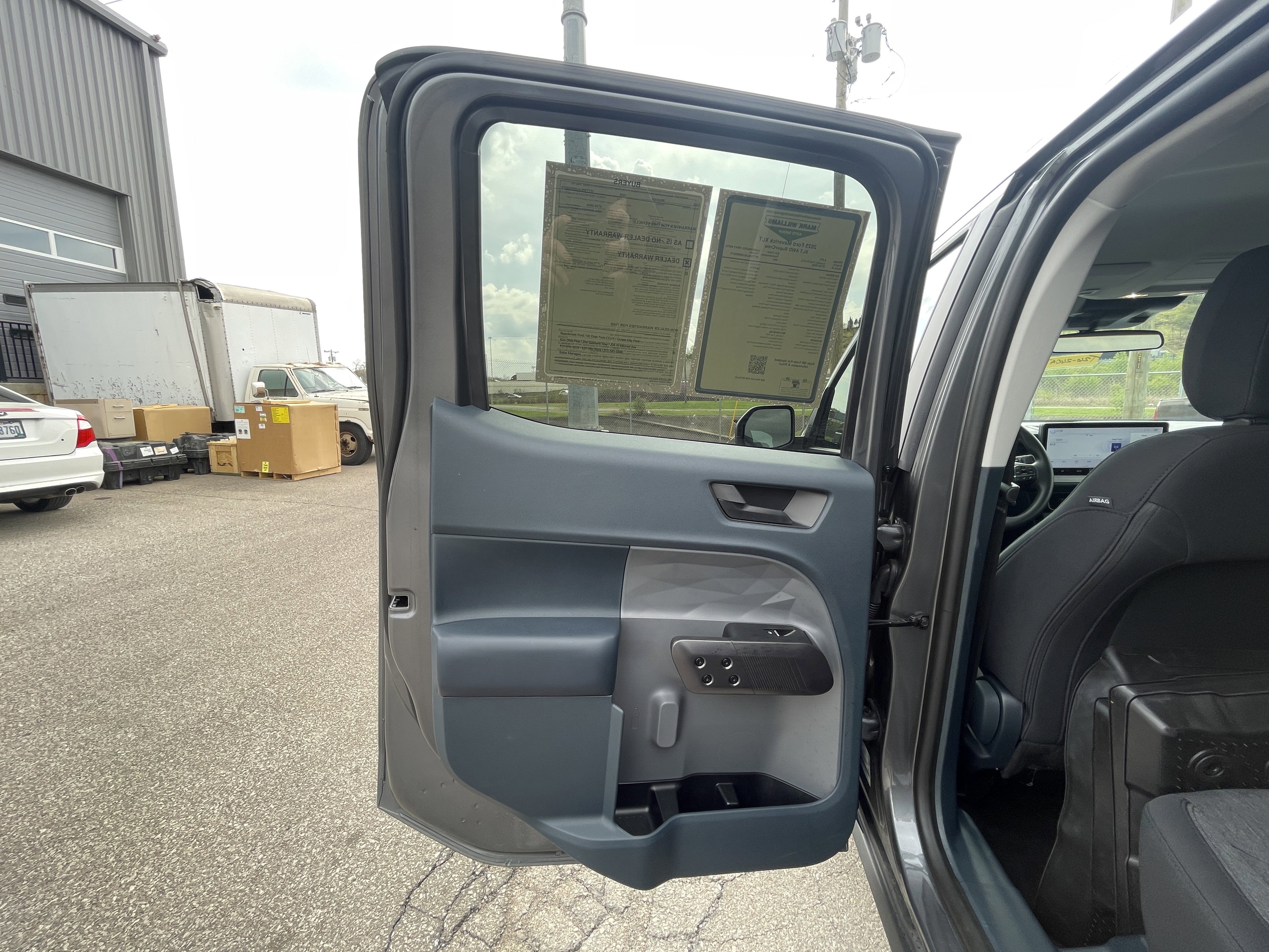 Certified 2025 Ford Maverick XLT w/ Black Appearance Package image 22