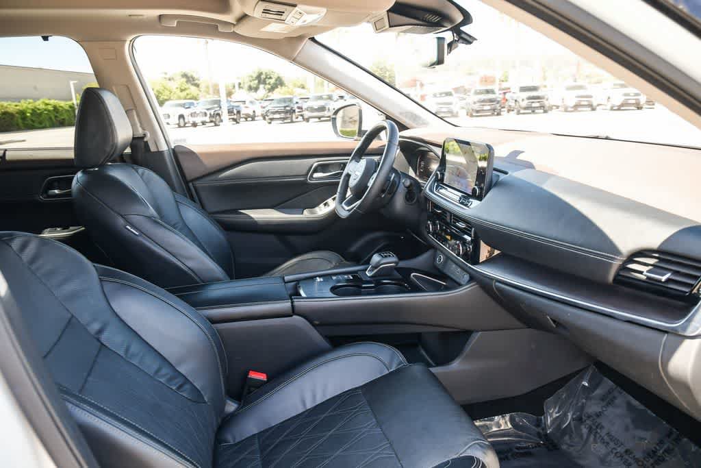 Used 2023 Nissan Rogue Platinum w/ Platinum Premium Package FWD image 15