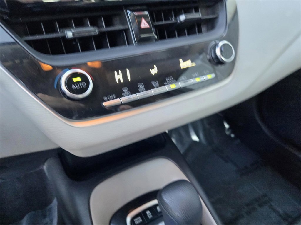Used 2022 Toyota Corolla LE image 22