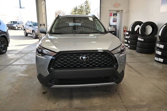 Used 2024 Toyota Corolla Cross LE w/ Moonroof Package AWD/4WD image 2
