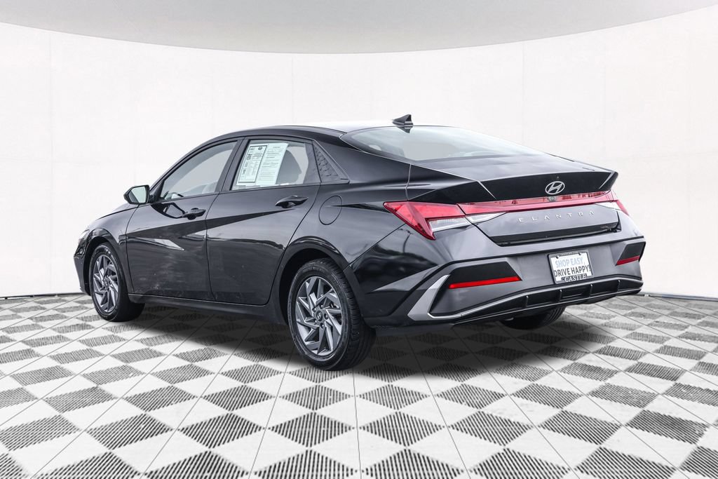 Used 2024 Hyundai Elantra SEL FWD image 14