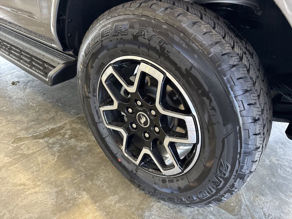 New 2025 Ford Bronco Outer Banks image 9