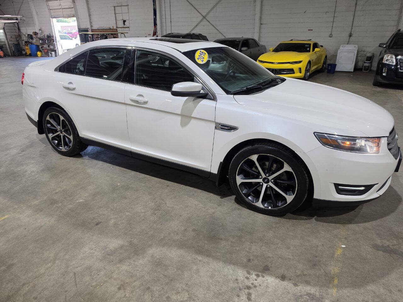 Used 2016 Ford Taurus SEL FWD image 17