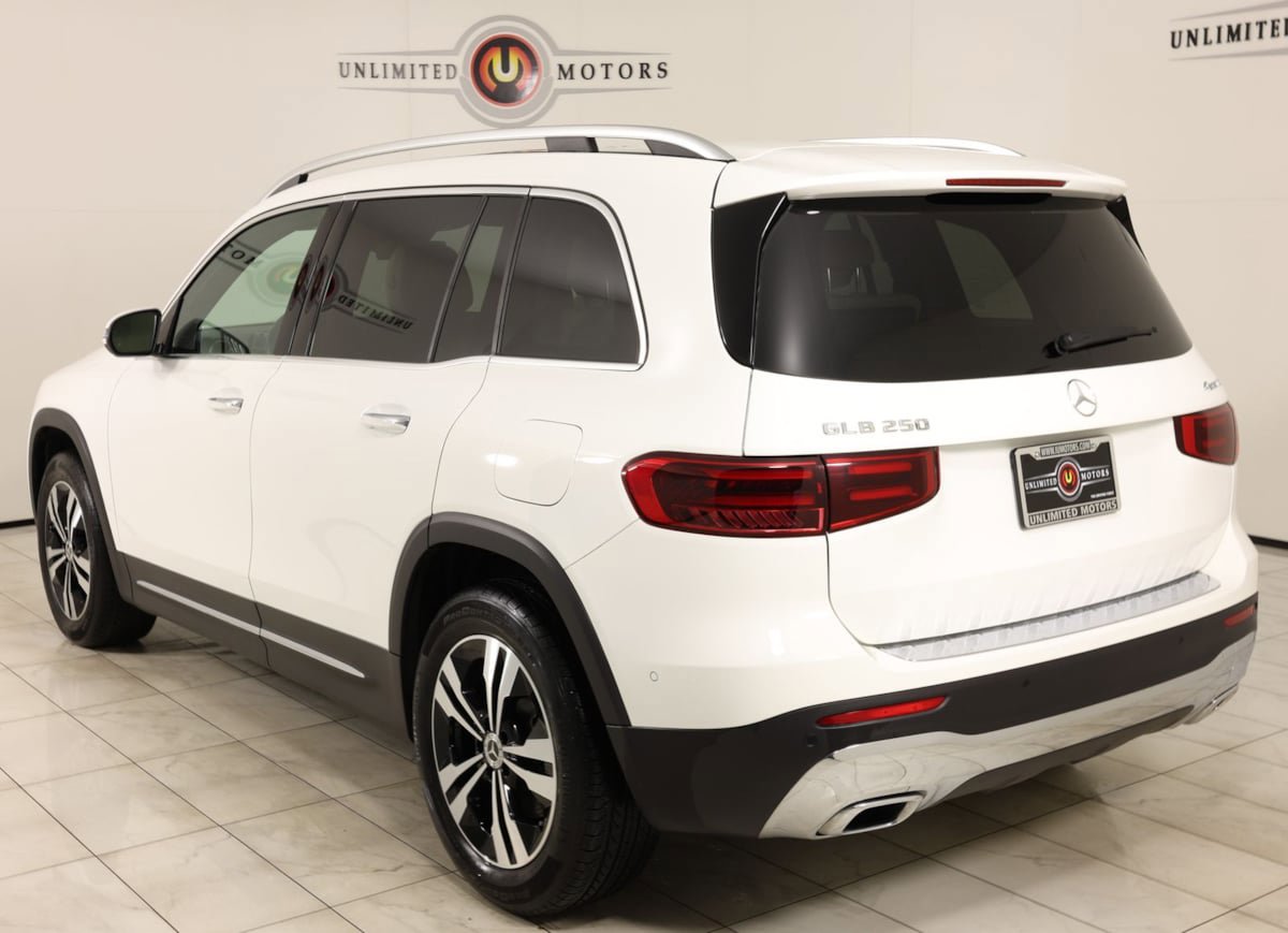 Used 2025 Mercedes-Benz GLB 250 4MATIC image 4