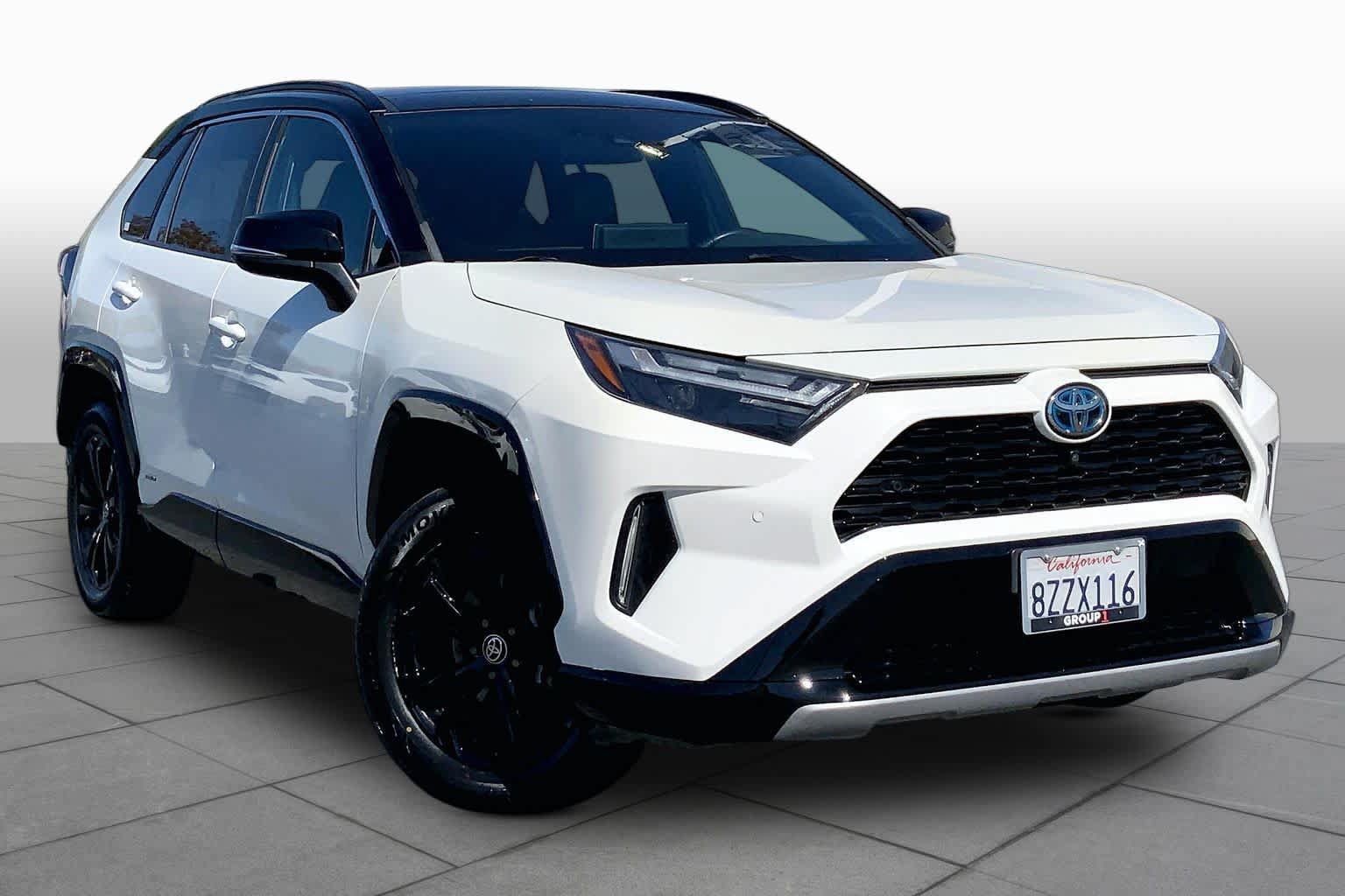 Used 2022 Toyota RAV4 XSE AWD/4WD image 2