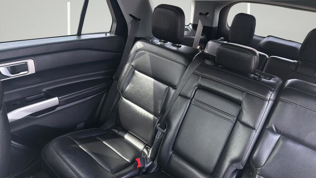 Used 2020 Ford Explorer XLT w/ Equipment Group 202A image 30