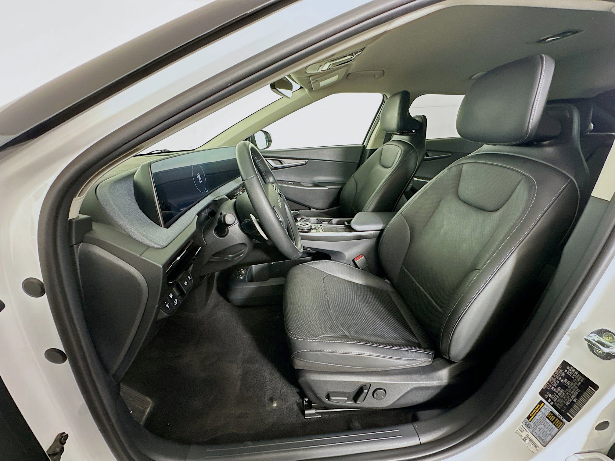 Used 2022 Kia EV6 Wind RWD image 13