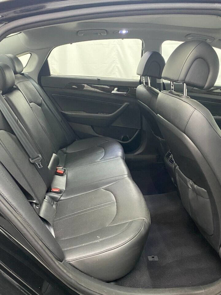 Used 2015 Hyundai Sonata Limited w/ Option Group 06 FWD image 12