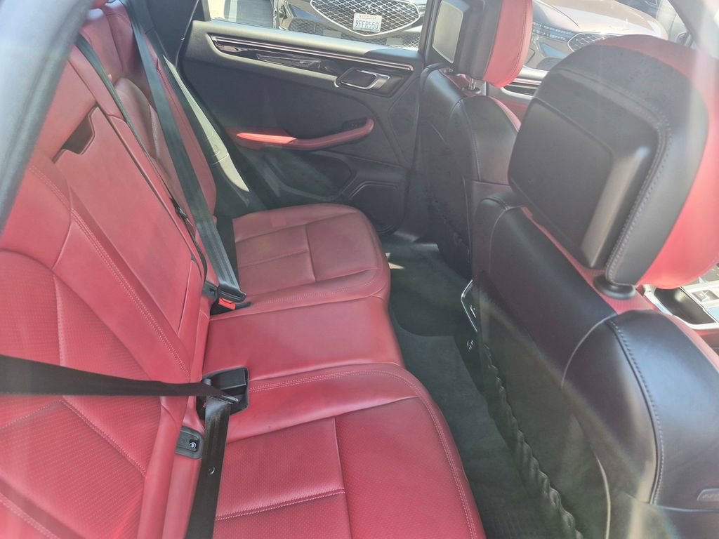 Used 2023 Porsche Macan image 32