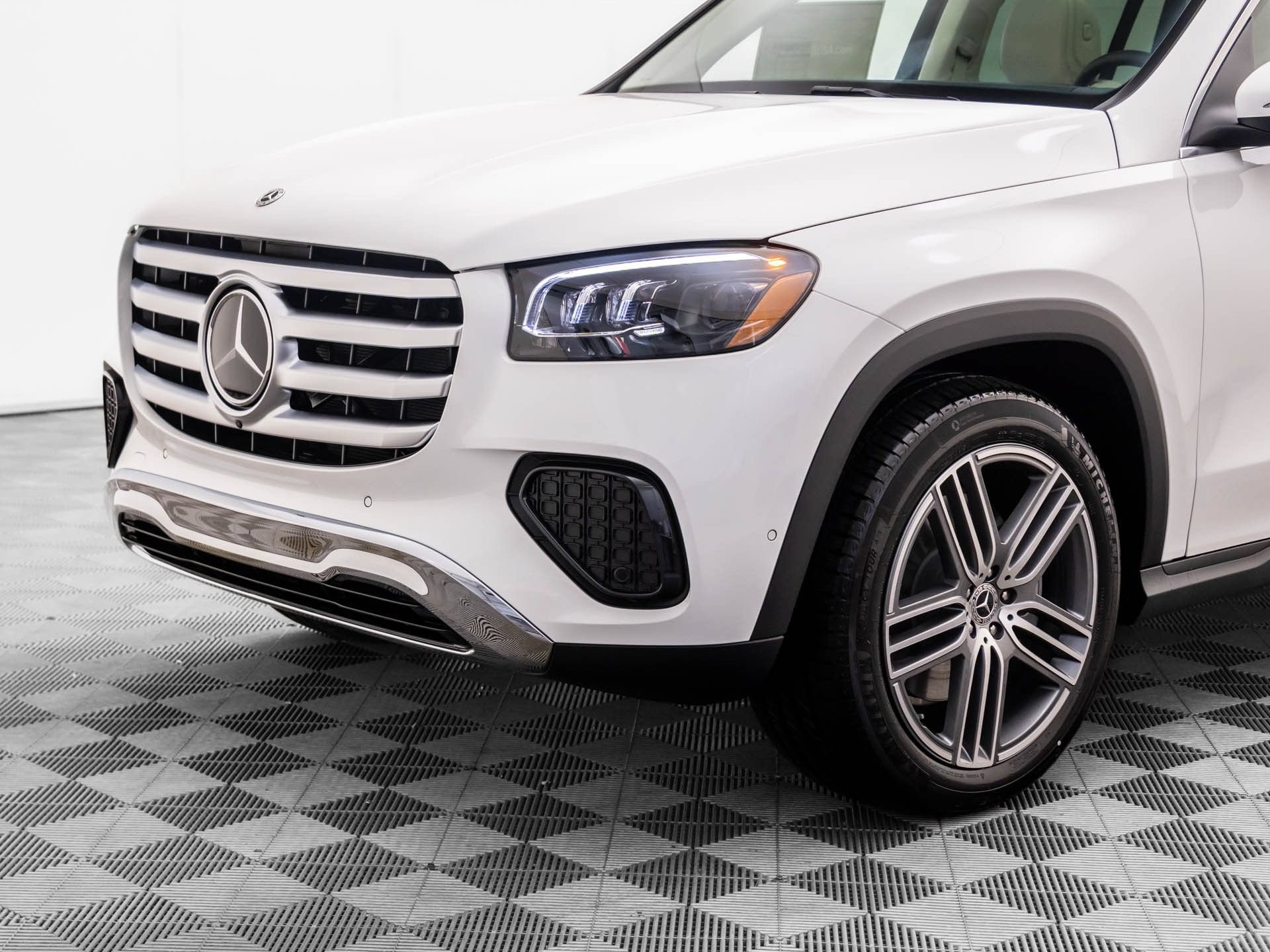 New 2026 Mercedes-Benz GLS 450 4MATIC image 41