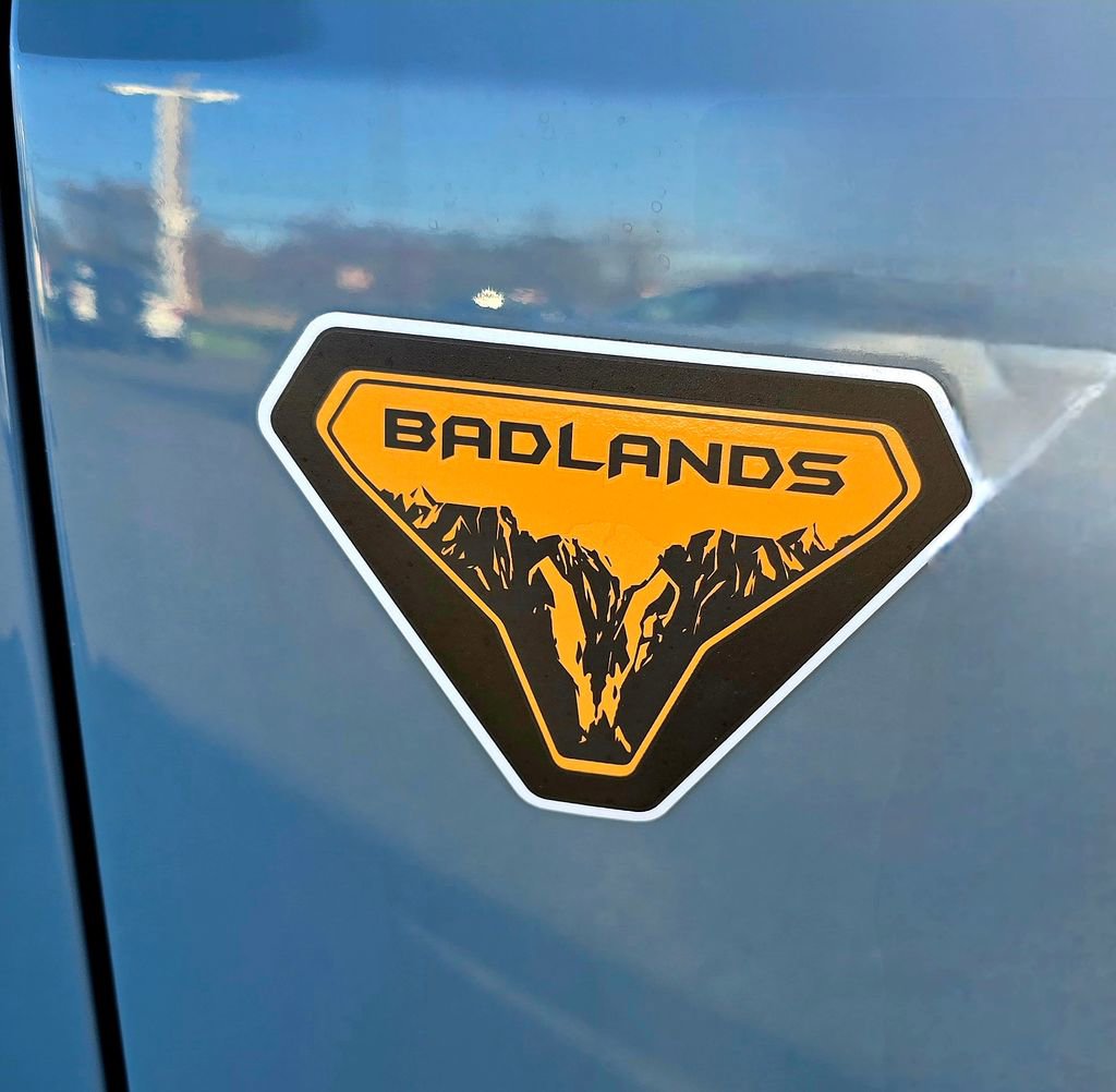 Used 2022 Ford Bronco Badlands image 3