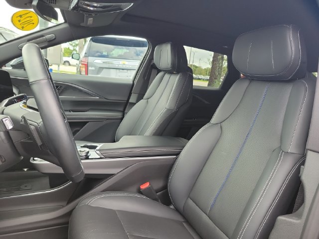 Certified 2024 Cadillac Lyriq Luxury AWD/4WD image 25
