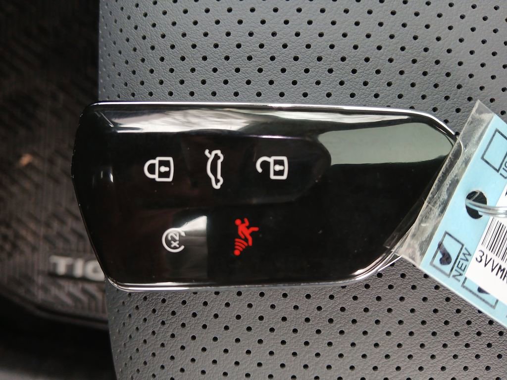 New 2025 Volkswagen Tiguan SE image 28