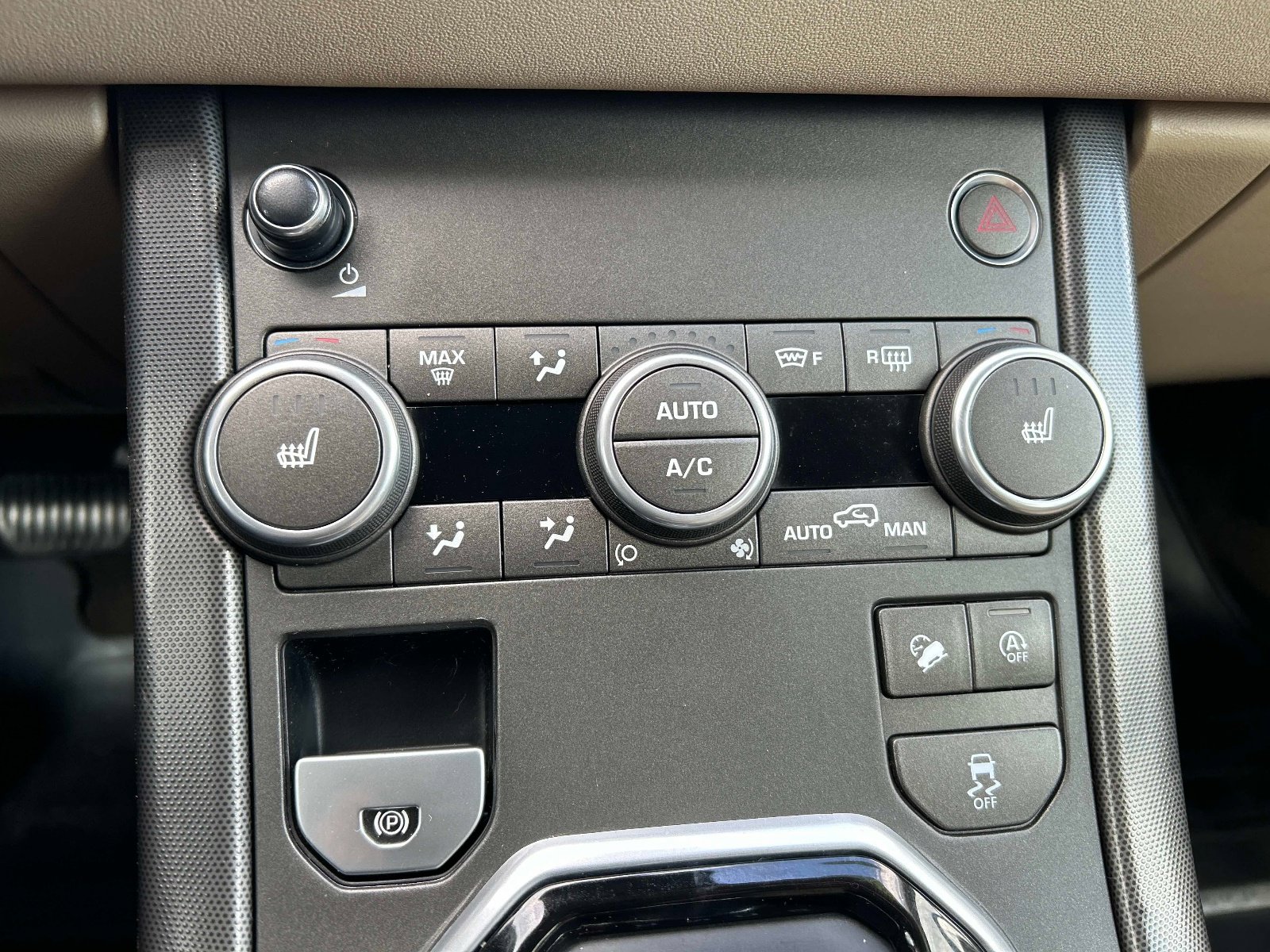 Used 2019 Land Rover Range Rover Evoque SE AWD/4WD image 32