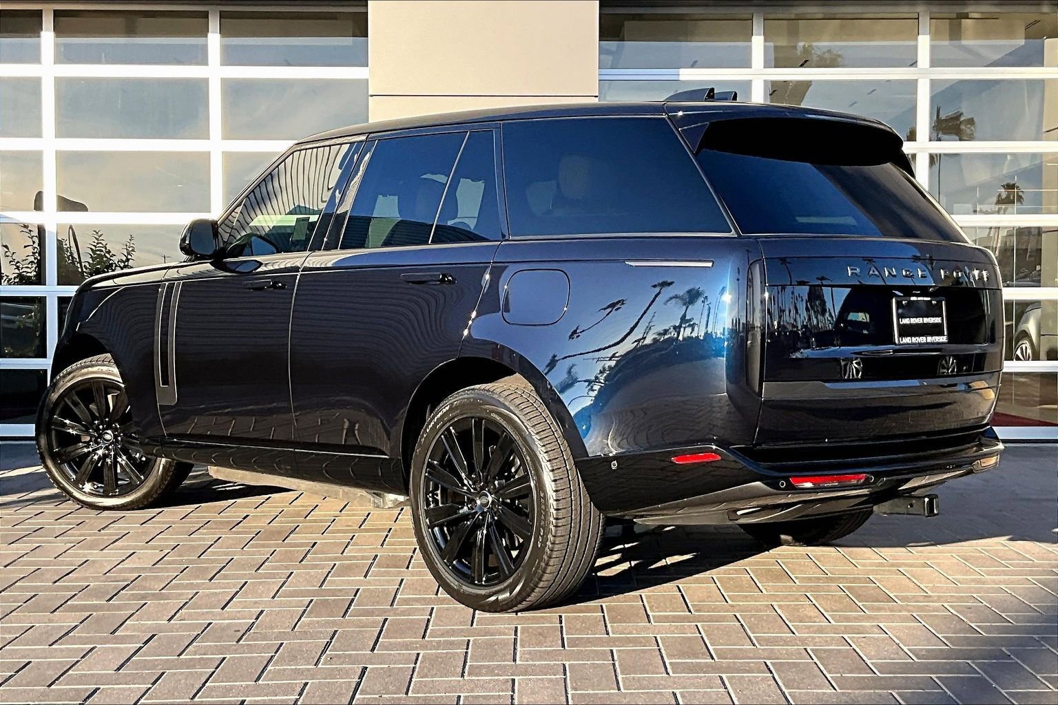 Certified 2025 Land Rover Range Rover SE AWD/4WD image 11