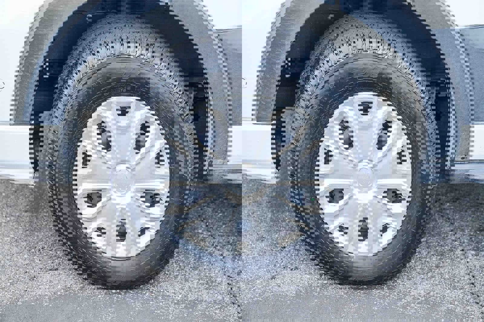 Used 2023 Ford Transit 350 XLT image 9