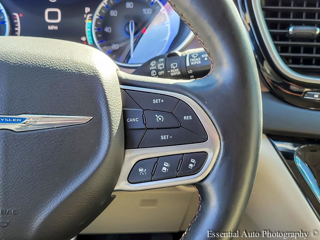 Used 2019 Chrysler Pacifica Touring-L w/ Advanced Safetytec Group image 16