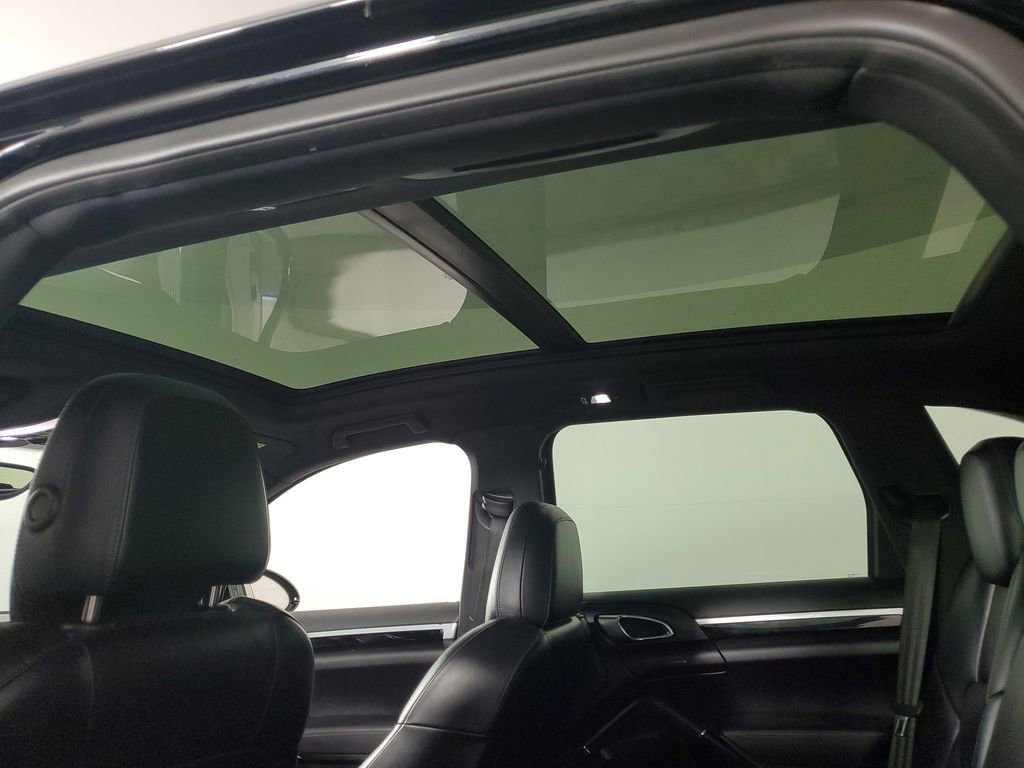 Used 2018 Porsche Cayenne Platinum Edition w/ Premium Package image 14