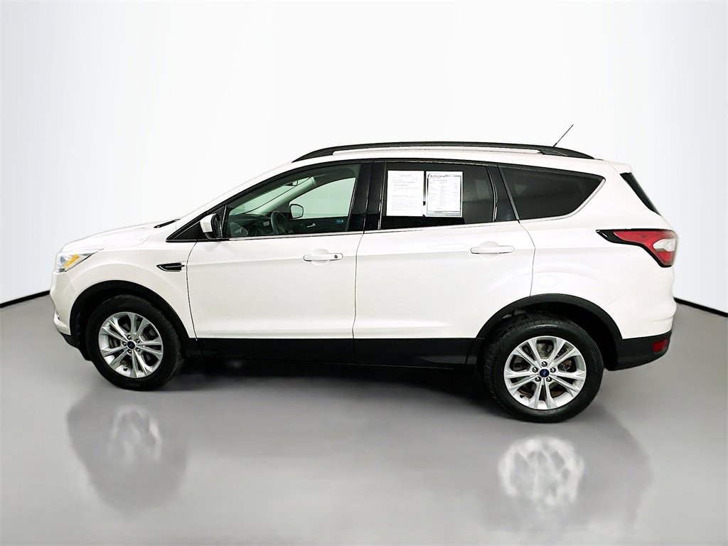 Used 2017 Ford Escape SE w/ Equipment Group 201A image 4