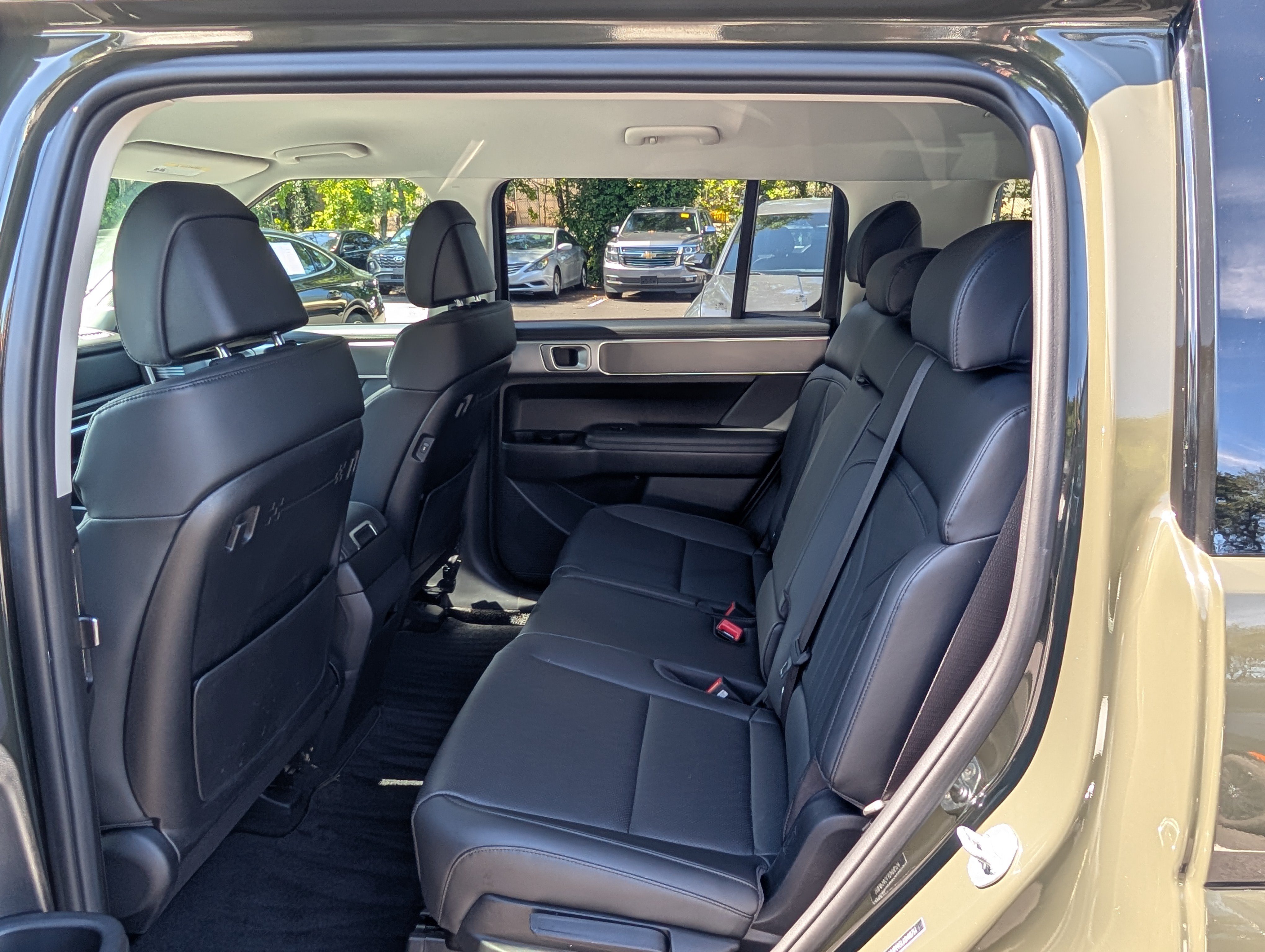 Used 2025 Hyundai Santa Fe SEL FWD image 15