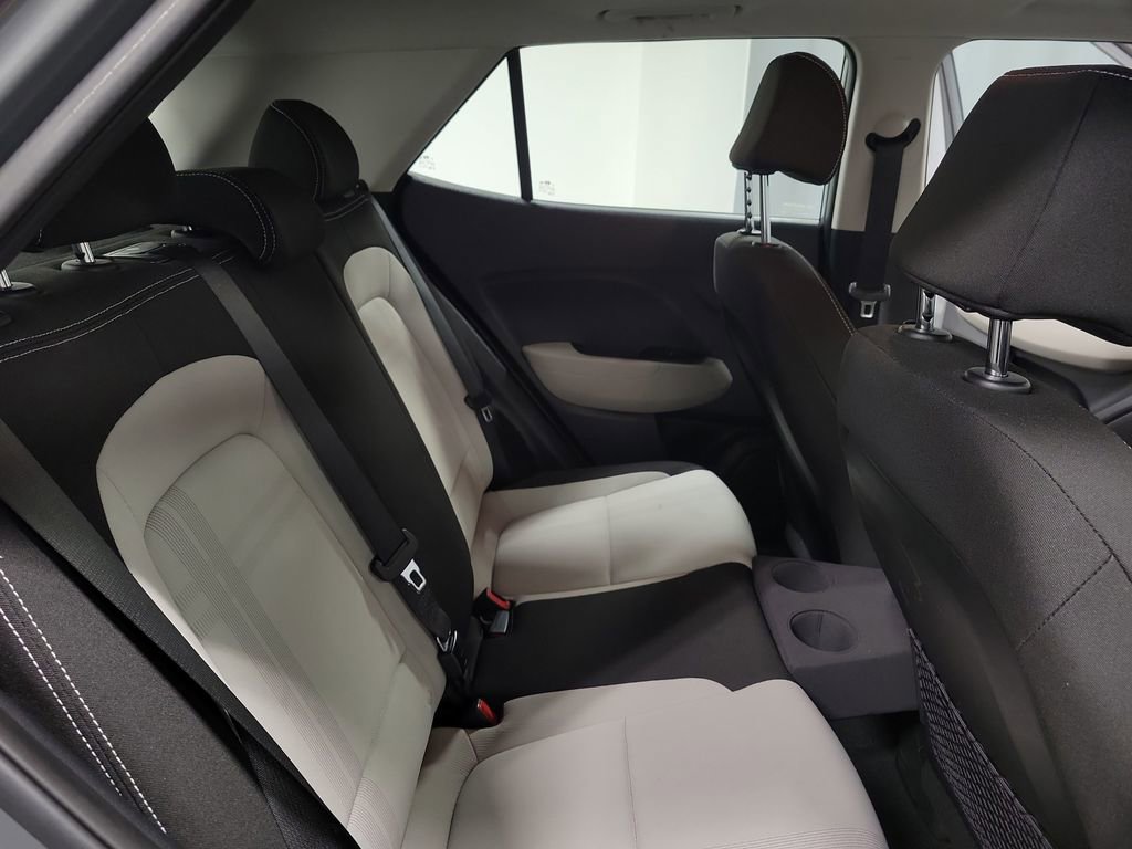 Used 2023 Hyundai Venue SEL image 21