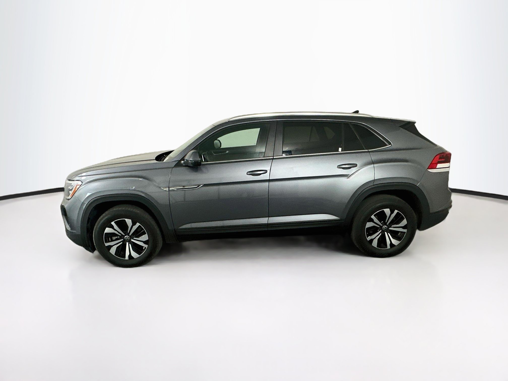 Used 2024 Volkswagen Atlas Cross Sport SE FWD image 4
