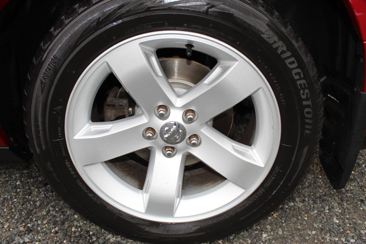 Used 2010 Dodge Challenger SE RWD image 29