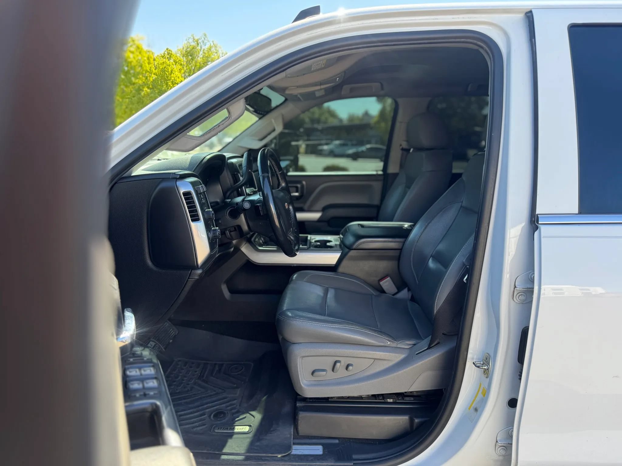 Used 2018 Chevrolet Silverado 2500 LTZ w/ Duramax Plus Package AWD/4WD image 21
