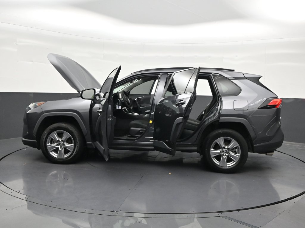 Used 2022 Toyota RAV4 LE AWD/4WD image 33