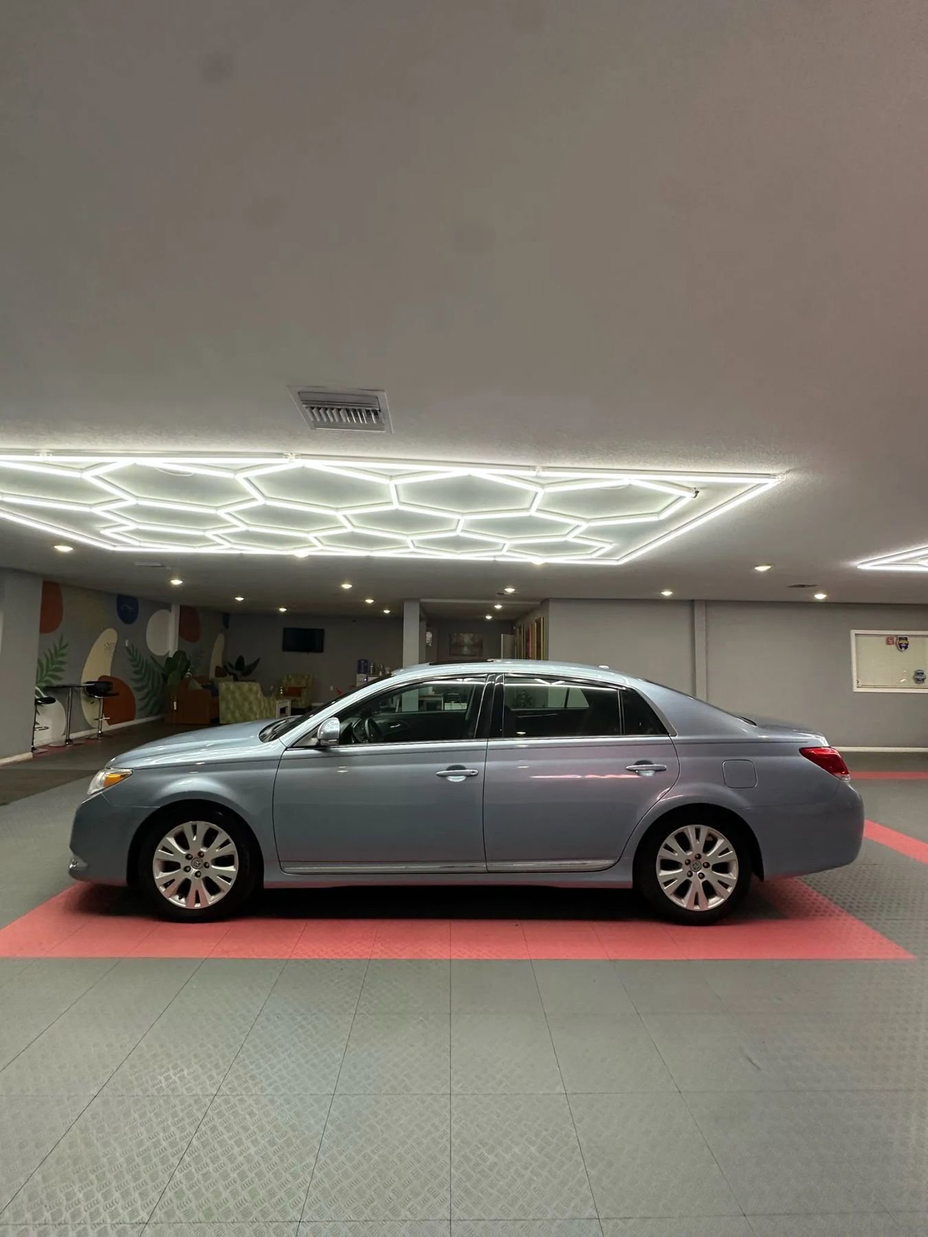 Used 2012 Toyota Avalon Limited image 3