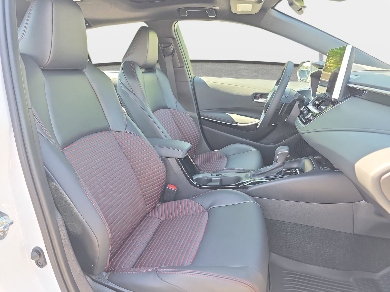 Used 2025 Toyota Corolla XSE FWD image 10