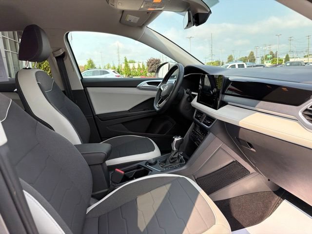 Used 2025 Volkswagen Taos SE AWD/4WD image 30