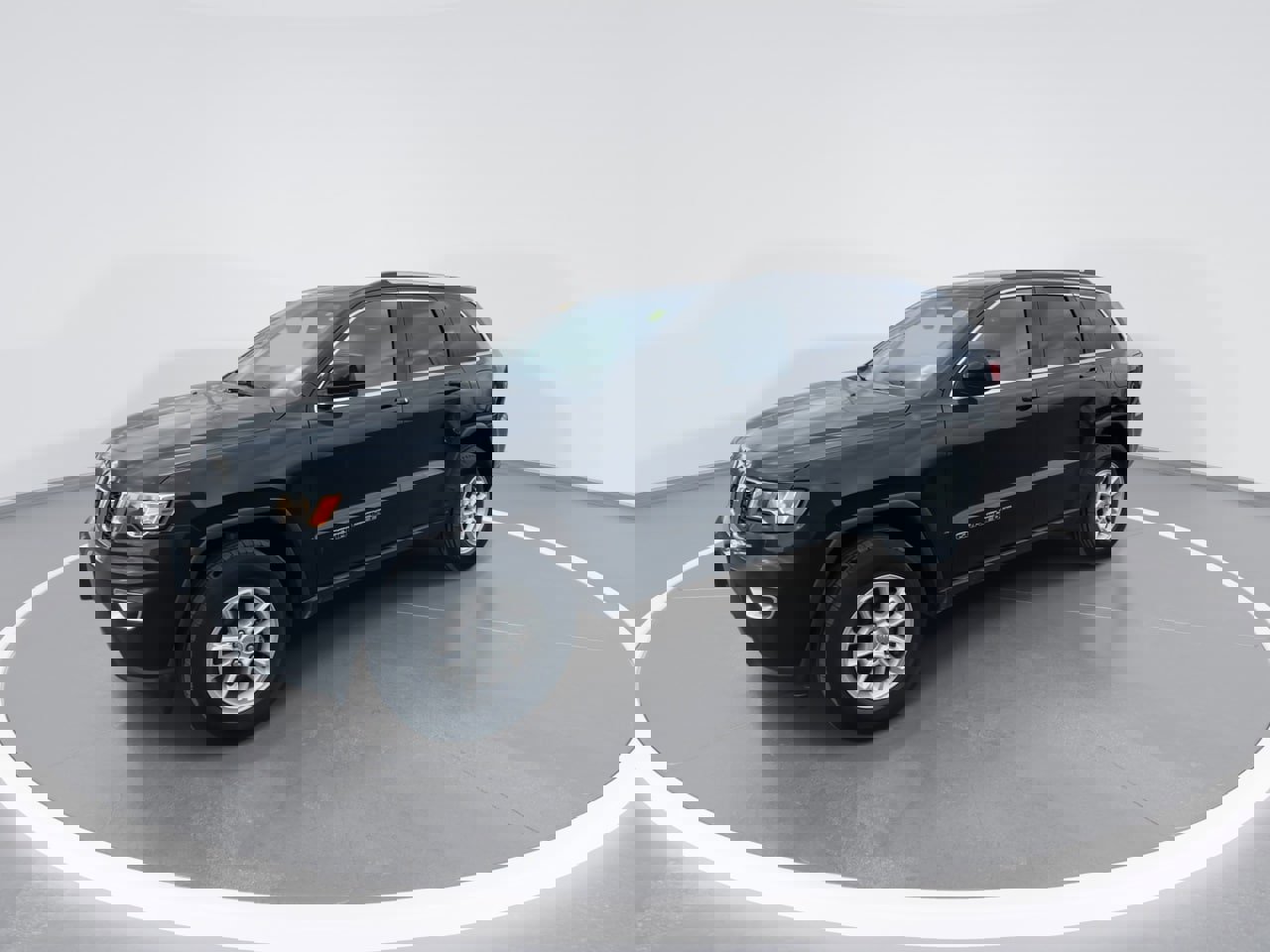 Used 2019 Jeep Grand Cherokee Laredo image 4