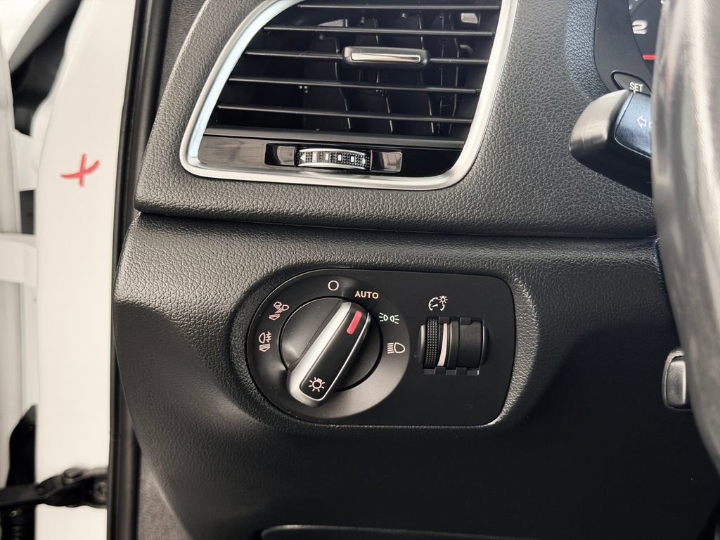 Used 2018 Audi Q3 2.0T Premium Plus w/ Premium Plus Package image 21