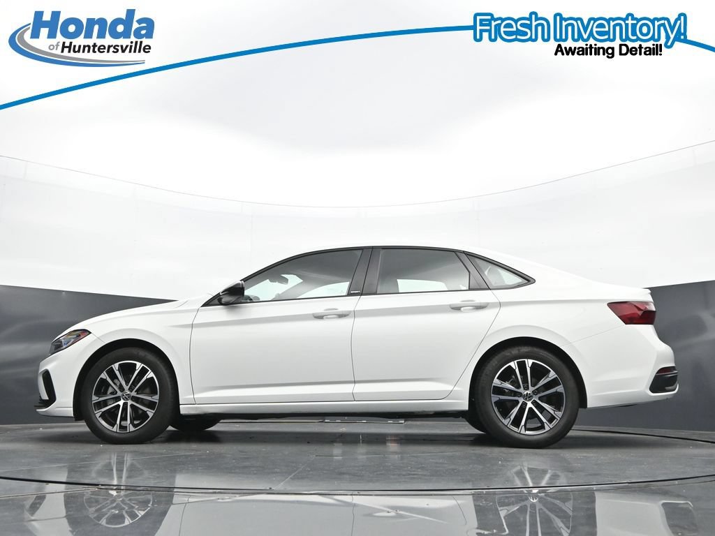 Used 2025 Volkswagen Jetta Sport FWD image 29