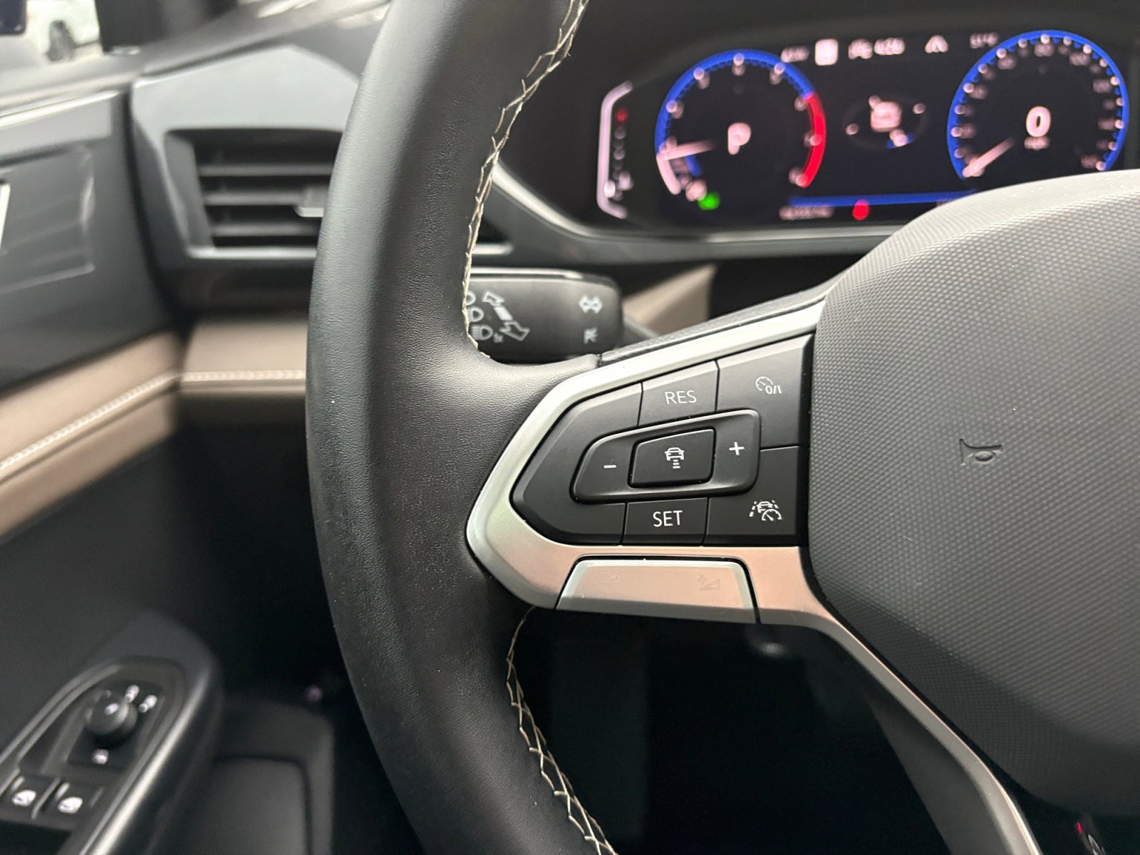 Certified 2024 Volkswagen Taos SEL image 8