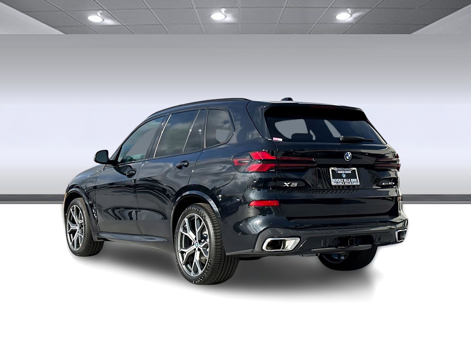 Used 2026 BMW X5 xDrive50e w/ M Sport Package AWD/4WD image 3