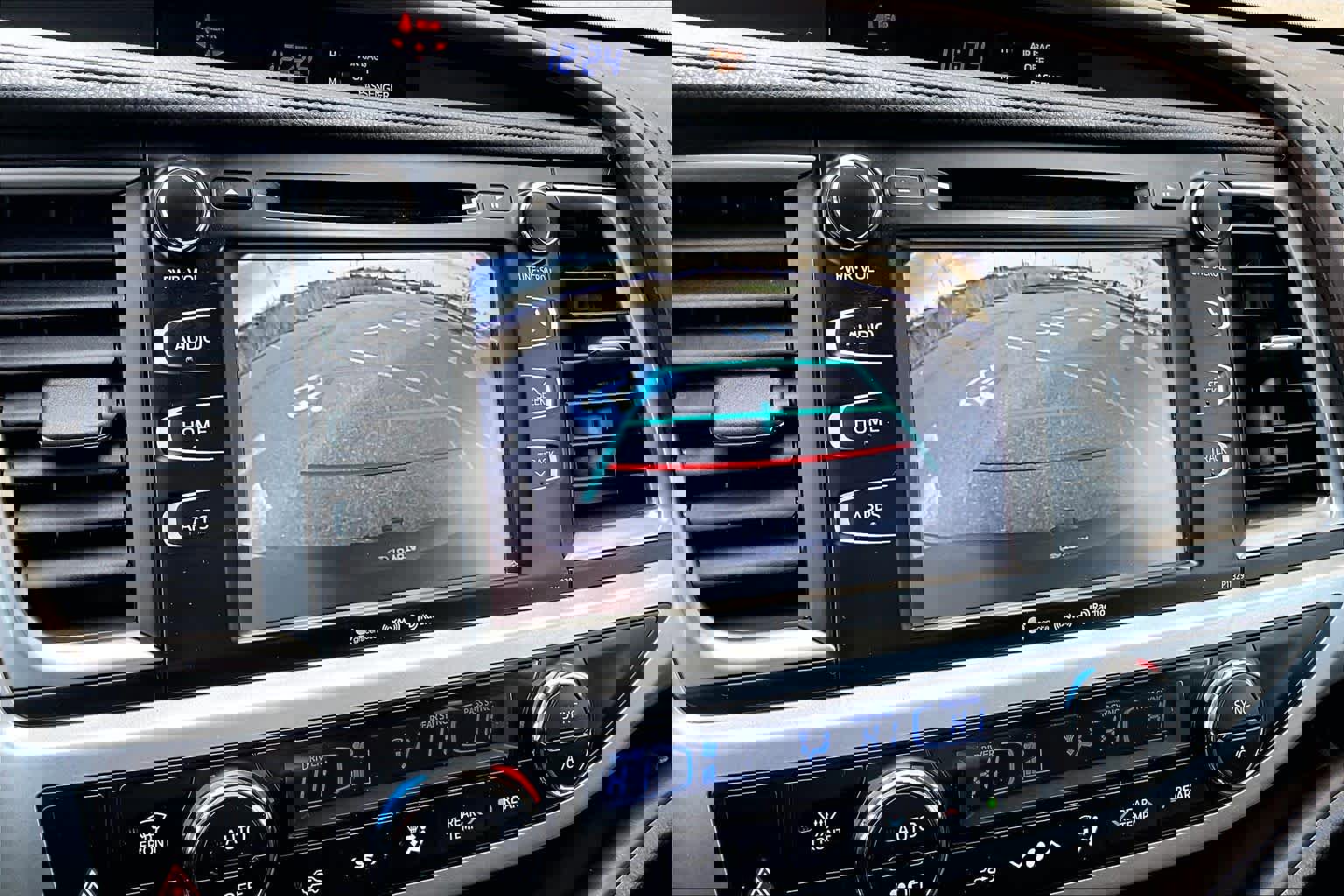 Certified 2018 Toyota Highlander Plus w/ Carpet Mat Package (TMS) AWD/4WD image 29