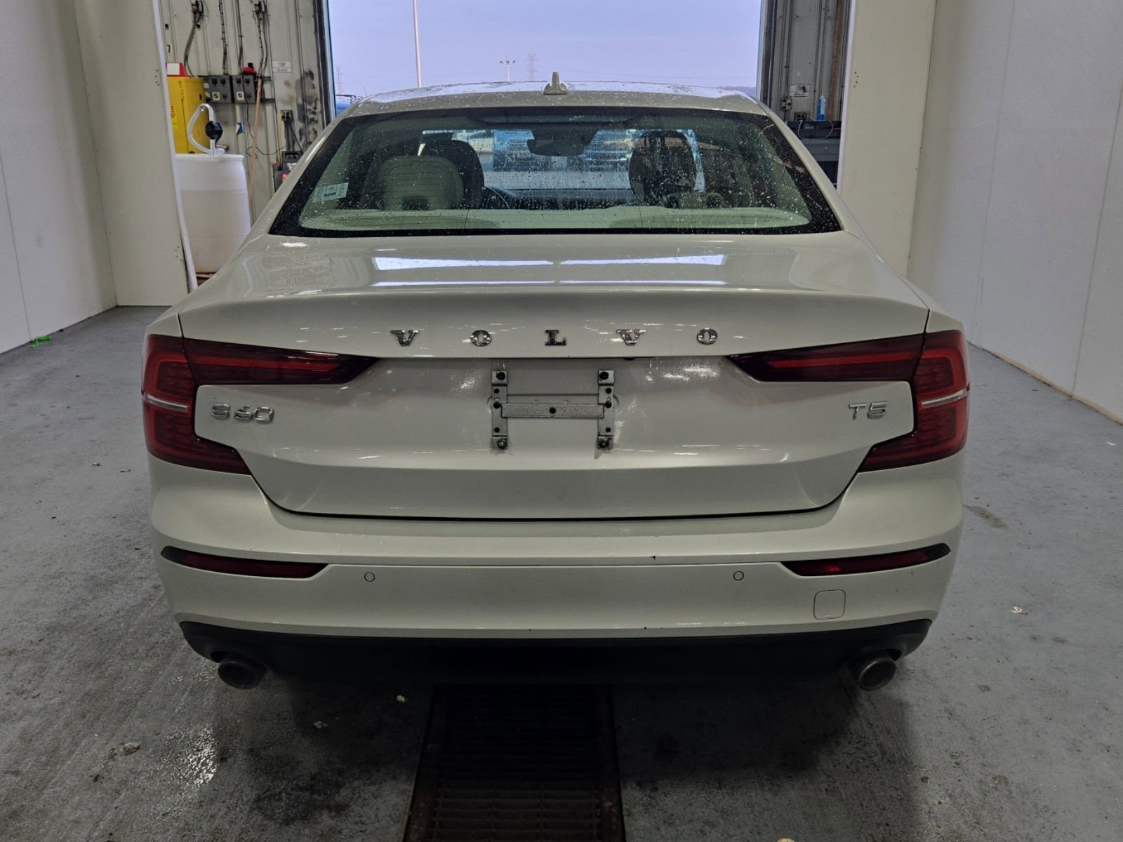 Used 2020 Volvo S60 T5 Momentum image 4