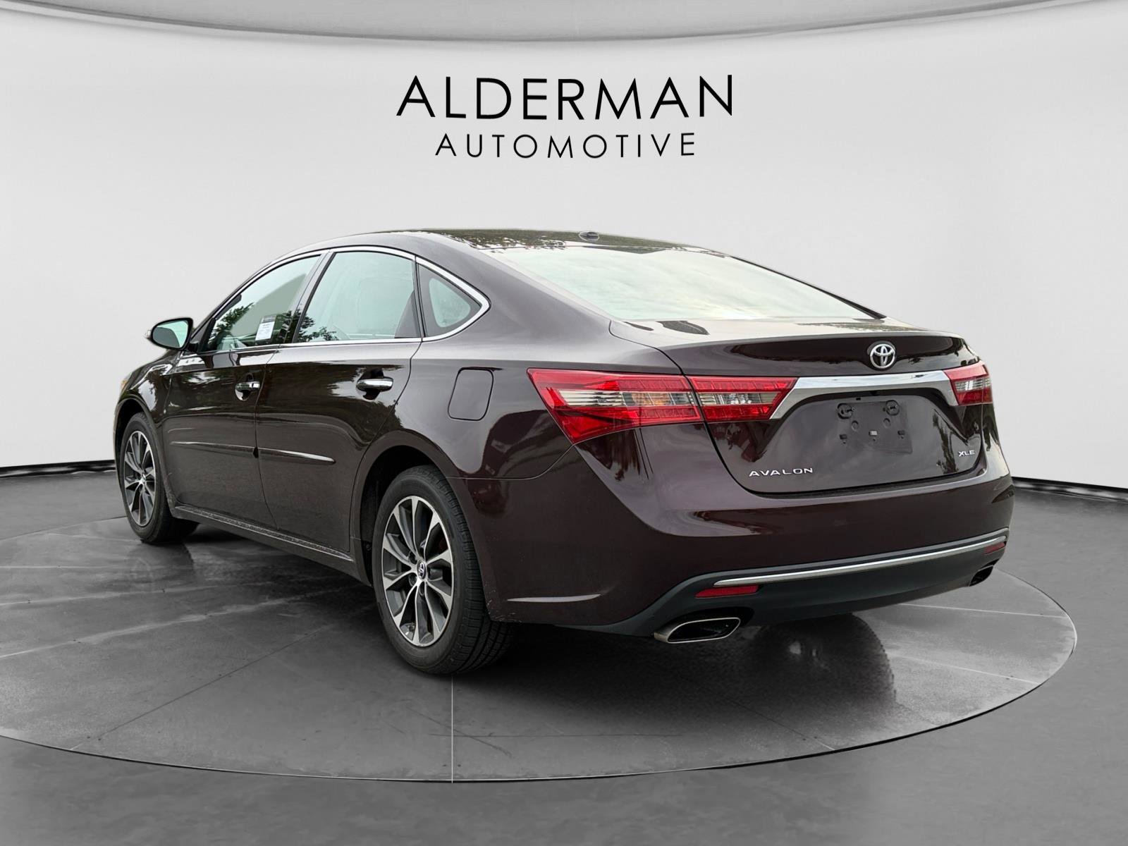 Used 2016 Toyota Avalon XLE Plus FWD image 3