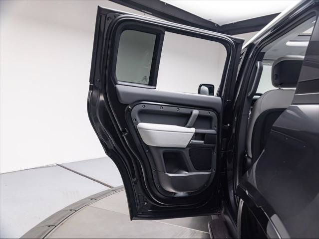 New 2026 Land Rover Defender 110 X-Dynamic SE AWD/4WD image 24