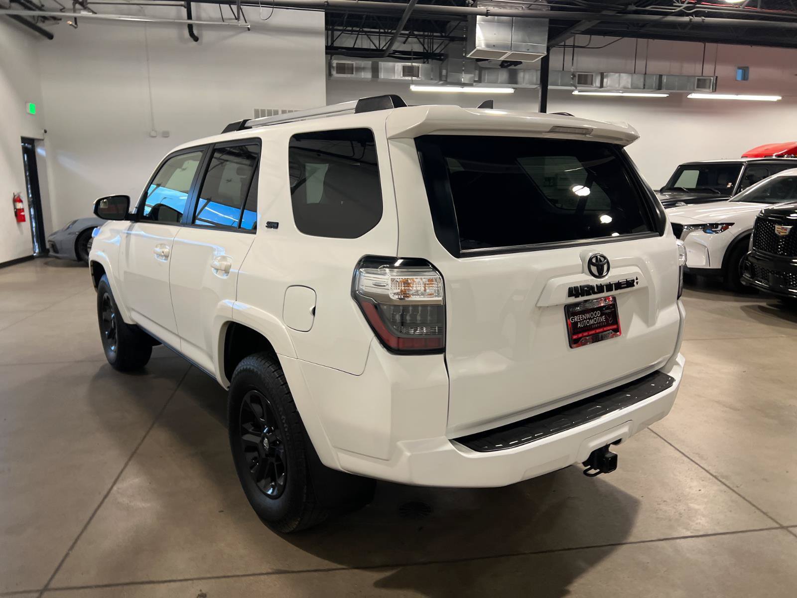 Used 2022 Toyota 4Runner SR5 AWD/4WD image 5