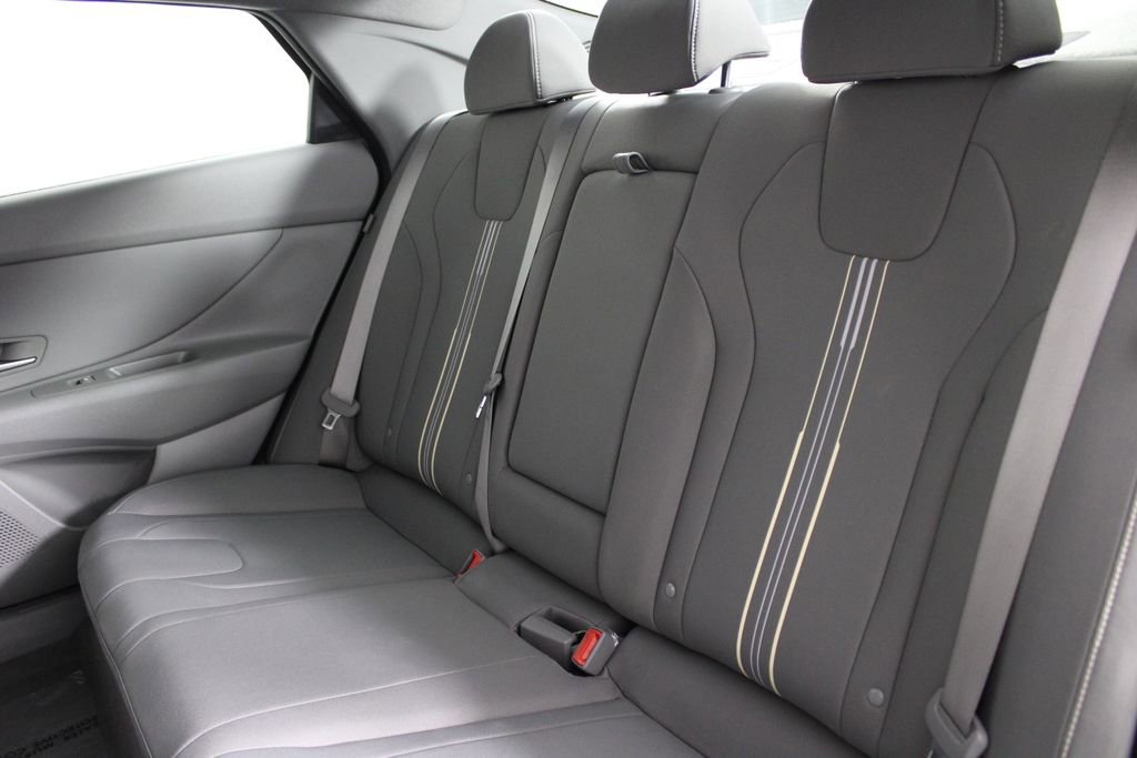 Used 2025 Hyundai Elantra SEL image 19
