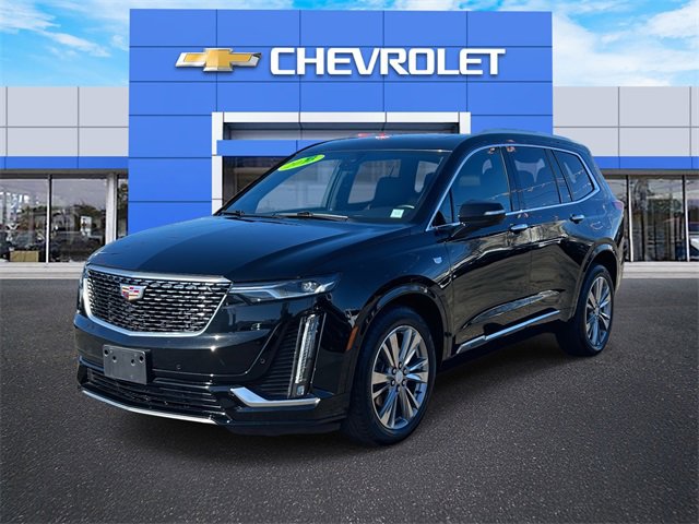 Used 2023 Cadillac XT6 Premium Luxury image 2