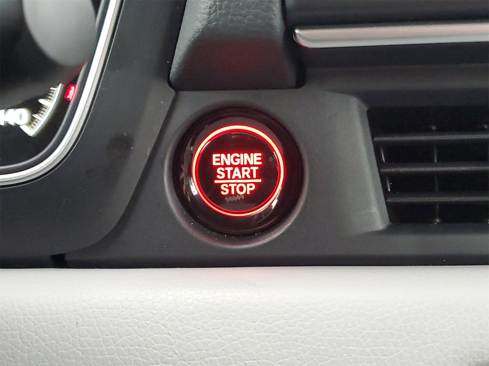 Used 2025 Honda Pilot EX-L image 31