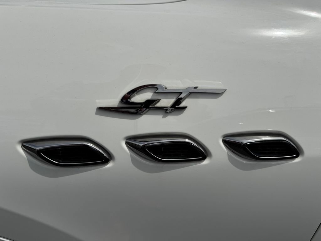 Used 2024 Maserati Levante GT Ultima AWD/4WD image 3