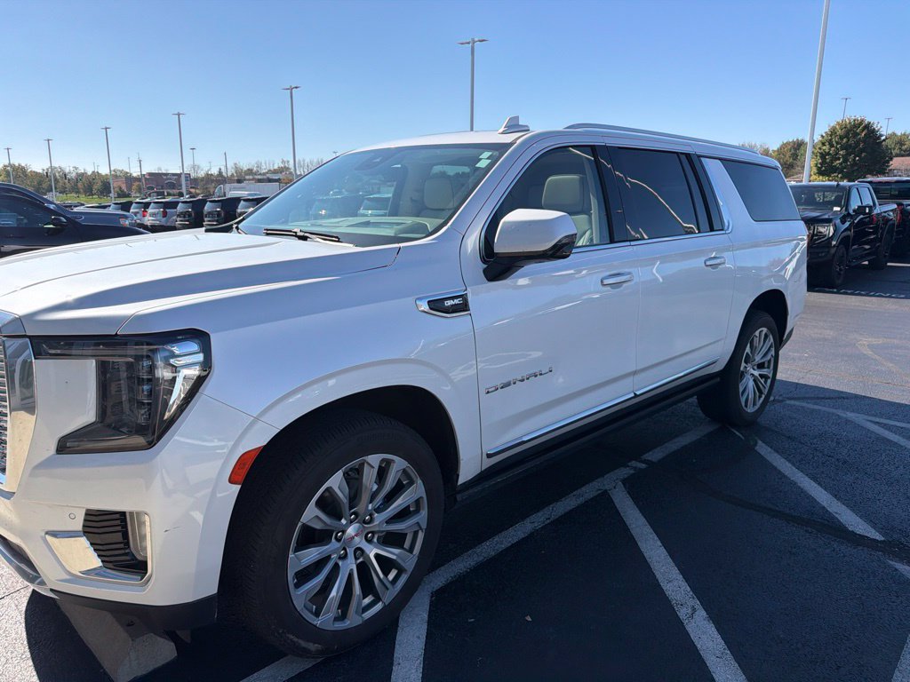 Used 2023 GMC Yukon XL Denali AWD/4WD image 3