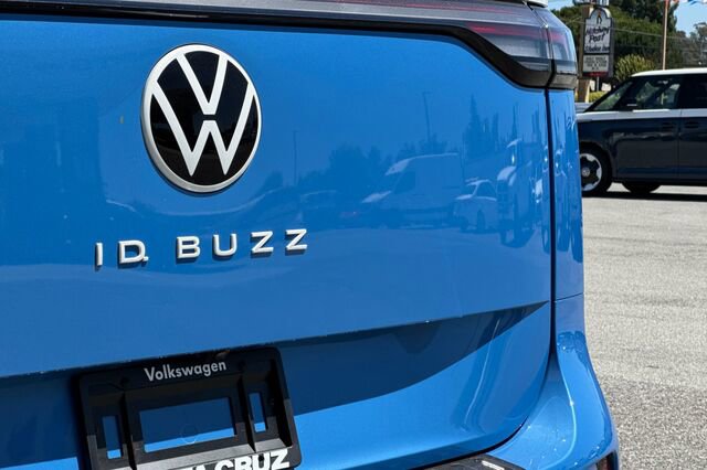 New 2025 Volkswagen ID. Buzz Pro S Plus image 28