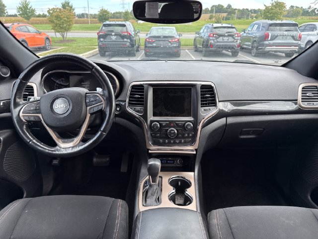 Used 2017 Jeep Grand Cherokee Laredo AWD/4WD image 14